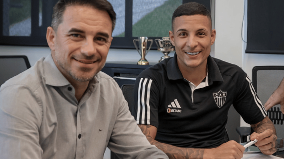 Arana renova contrato com o Atlético (foto: Foto: Pedro Souza / Atlético)