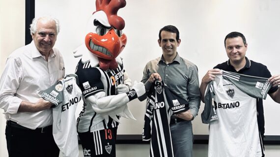 Atlético renova patrocínio com a Gerdau, agora nas magas na camisa. (foto: REPRODUÇÃO / TWITTER / ATLÉTICO)