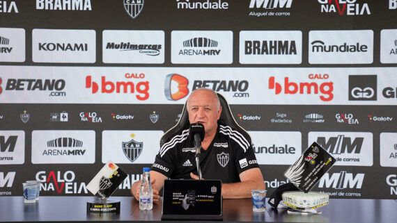 Felipão em coletiva na Cidade do Galo (foto: Pedro Souza / Atlético)