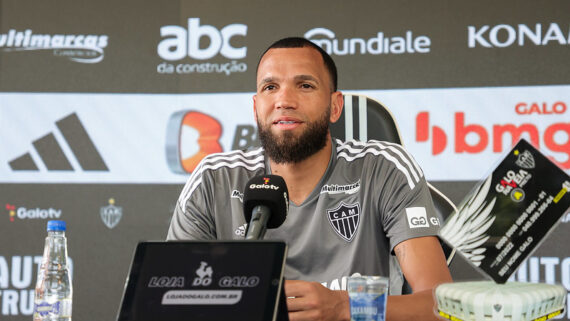 Everson em coletiva na Cidade do Galo (foto: Pedro Souza / Atlético)