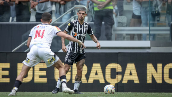Rubens em campo contra o Democrata-GV no último domingo (28) (foto: Pedro Souza / Atlético)