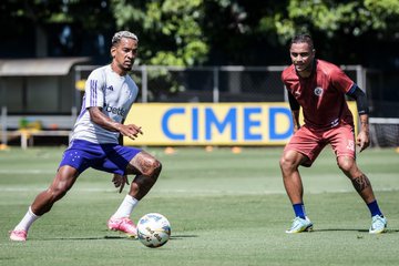 Cruzeiro vence primeiro jogo treino do ano diante do Itabirito, por 2 a 1. Juan Dinenno e Arthur Gomes marcaram pra Raposa, enquanto Bryan diminuiu. (foto: Foto: Gustavo Aleixo / Cruzeiro E.C.)