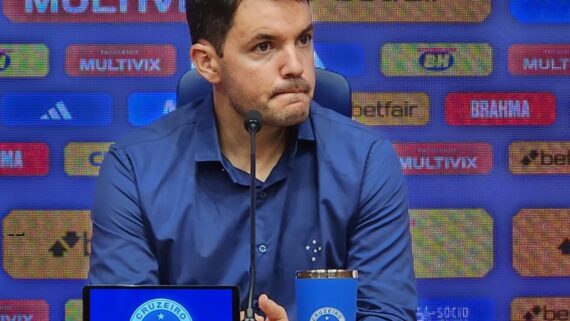 Larcamón foi apresentado e falou sobre o desafio de representar o Cruzeiro. (foto: Foto: Stefano Marchesini / Deus me Dibre)