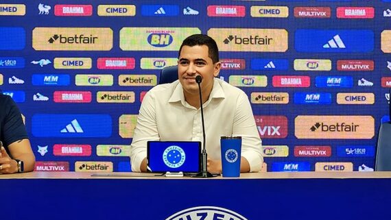 Em coletiva à imprensa, diretor Pedro Martins falou sobre os movimentos do Cruzeiro no mercado. (foto: Foto: Stefano Marchesini / Deus me Dibre)