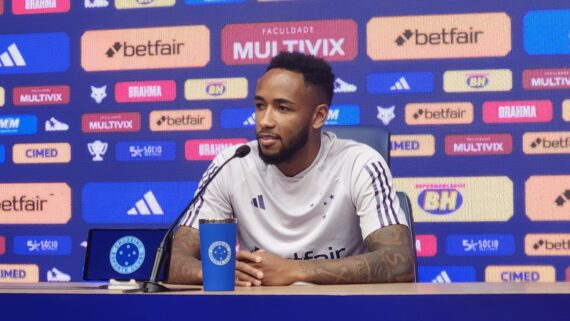 Rafa Silva comemora retorno ao Cruzeiro e comenta disputa