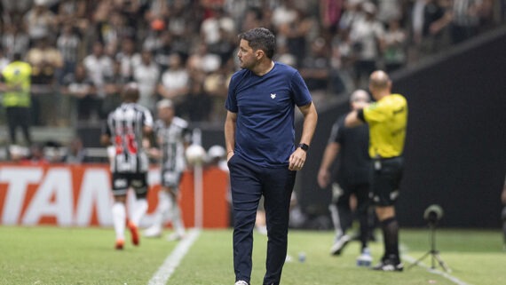 Larcamón celebra vitória e bom jogo da sua equipe. (foto: Foto: Staff Images / Cruzeiro)