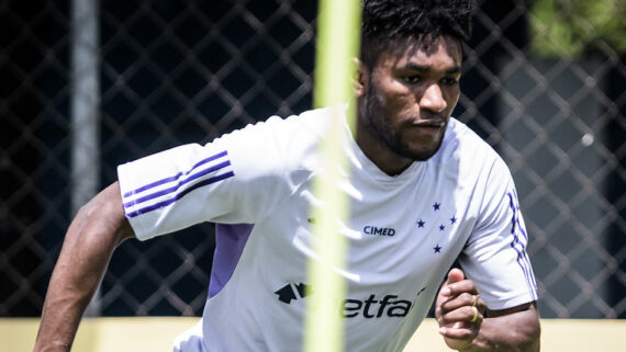 Comissão divulga relacionados e recém contratados tem chance de estrear. (foto: Foto: Gustavo Aleixo / Cruzeiro)