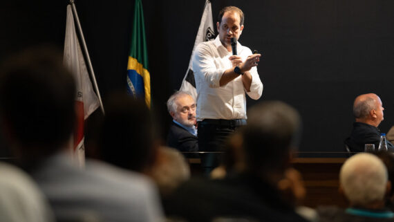 Bruno Muzzi, CEO do Atlético, em reunião do Conselho (foto: João Viegas / Atlético)