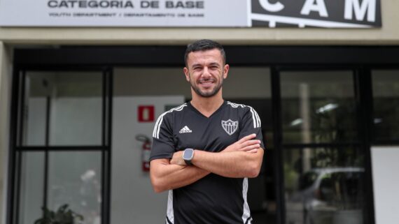 Henrique Teixeira, novo técnico do sub-17 (foto: Reprodução / Galo Na Base / Rede Social)