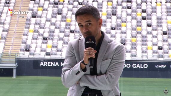 Rodrigo Caetano em coletiva de despedida na Arena MRV (foto: Reprodução / GaloTV / YouTube)