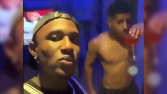 João Pedro e Fernando participam de festa em véspera de jogo do Cruzeiro; atacante se posiciona (foto: REPRODUÇÃO / INTERNET)