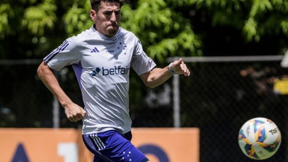 Lucas Villalba é apresentado oficialmente em coletiva na Toca da Raposa II (foto: GUSTAVO ALEIXO / FLICKR / CRUZEIRO)