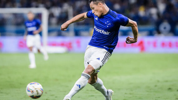 Cruzeiro acerta renovação com lateral-esquerdo Marlon por mais duas temporadas. (foto: Foto: Cruzeiro / Staff Images)