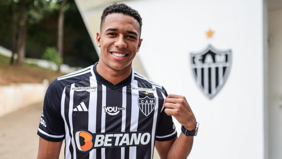 Brahian Palácios, de 21 anos, assinou contrato com Atlético até dezembro de 2027 (foto: Pedro Souza / Atlético)