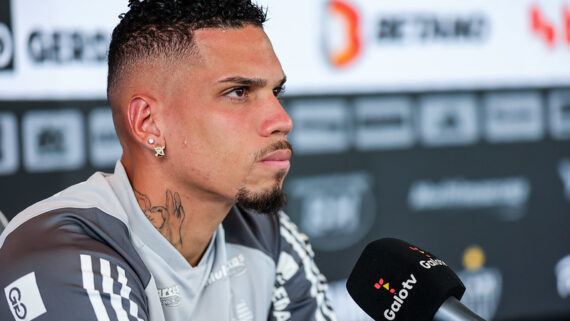 Paulinho em coletiva na Cidade do Galo (foto: Pedro Souza / Atlético)