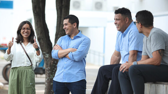 Ronaldo marca presença em treinos na Toca da Raposa II (foto: FLICKR / CRUZEIRO)