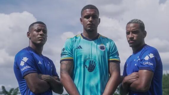 Camisa do Cruzeiro com a marca do Observatório da Discriminação Racial (foto: Foto: Umbrella/Divulgação)