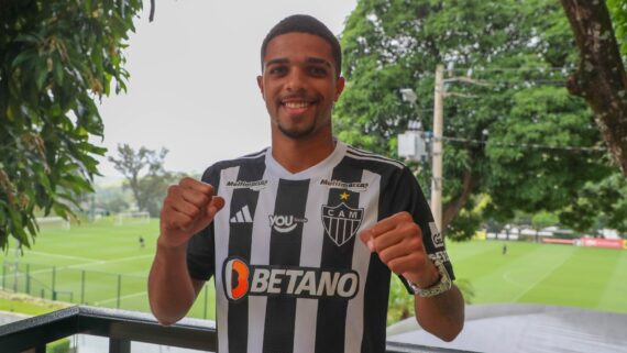 Robert é anunciado oficialmente pelo Atlético (foto: Pedro Souza/Galo)
