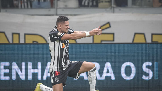 Paulinho comemora gol (foto: Pedro Souza / Atlético)