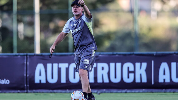 Milito comanda trabalho na Cidade do Galo (foto: Pedro Souza / Atlético)