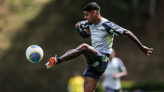 Rubens treinou normalmente na Cidade do Galo e espera pela liberação do DM (foto: Pedro Souza / Atlético)