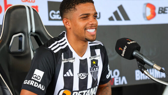 Robert é apresentado na Cidade do Galo (foto: Paulo Henrique França / Atlético)