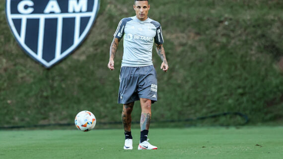 Arana em treinamento na Cidade do Galo (foto: Pedro Souza / Atlético)