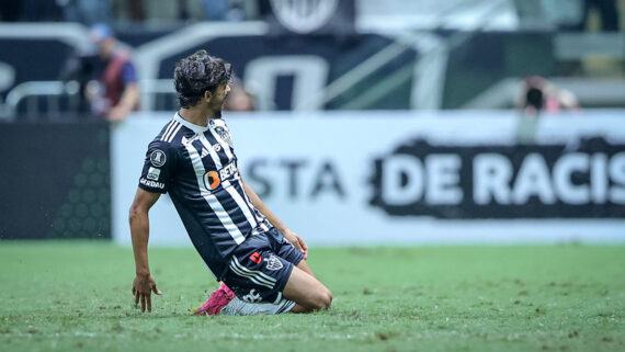 Scarpa comemora gol diante do Peñarol-URU (foto: Pedro Souza / Atlético)
