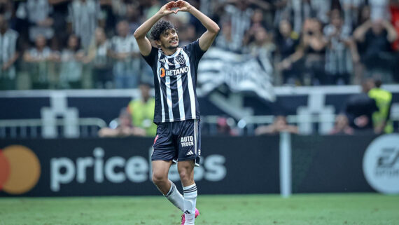 Scarpa comemora gol diante do Peñarol (foto: Pedro Souza / Atlético)