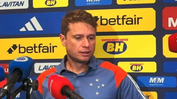 Técnico do Cruzeiro, Seabra analisa derrota e fala sobre escolhas do time. (foto: REPRODUÇÃO / YOUTUBE)