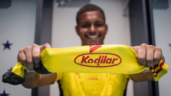 Cruzeiro tem novo patrocinador para uniforme de jogo. (foto: REPRODUÇÃO / CRUZEIRO)