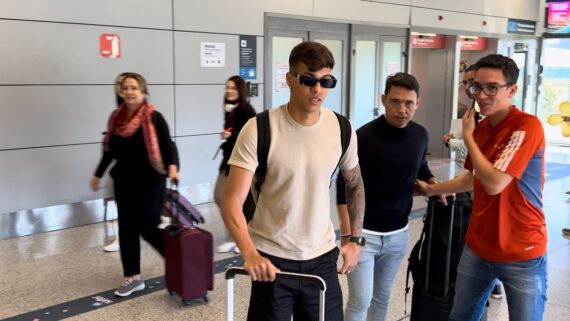 Kaio Jorge desembarca em Confins para fechar com o Cruzeiro. (foto: SAMUEL VENANCIO / CANAL SV)