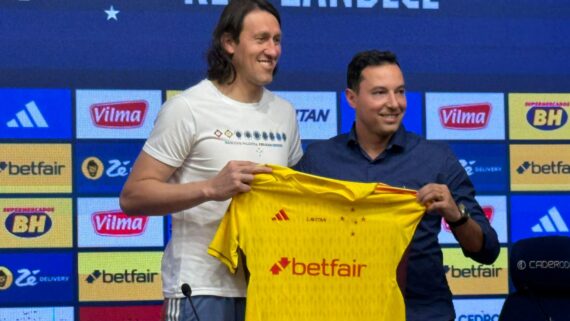 Cássio dá sua primeira entrevista coletiva como jogador do Cruzeiro. (foto: SAMUEL VENÂNCIO)