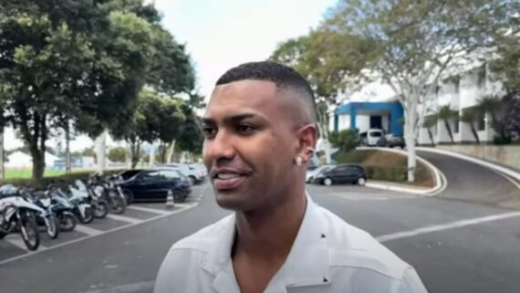 Volante Walace chega ao Cruzeiro e fala suas primeiras palavras como jogador do clube. (foto: REPRODUÇÃO / SAMUCA TV)