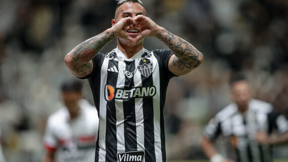 Vargas comemora gol diante do São Paulo (foto: Pedro Souza / Atlético)