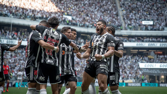 Hulk comemora 1º gol diante do Vasco (foto: Pedro Souza / Atlético)