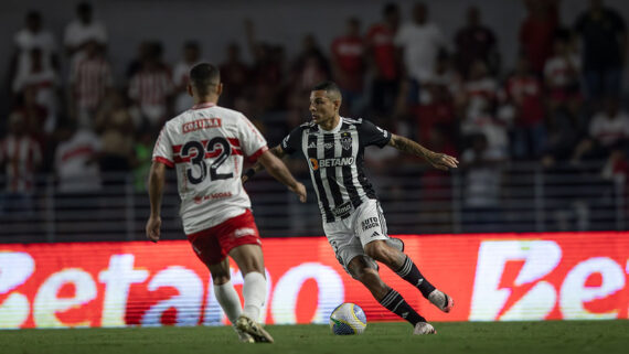 Atlético e CRB ficaram no empate de 2 x 2 (foto: Pedro Souza / Atlético)