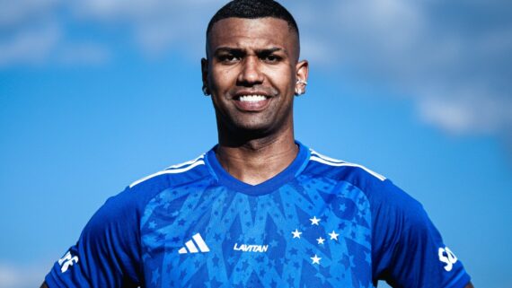 Cruzeiro oficializa contratação de volante Walace e destaca características defensivas. (foto: GUSTAVO ALEIXO / FLICKR / CRUZEIRO)