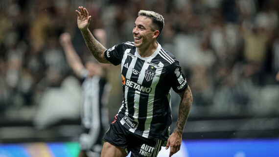 Saravia comemora gol diante do CRB (foto: Pedro Souza / Atlético)