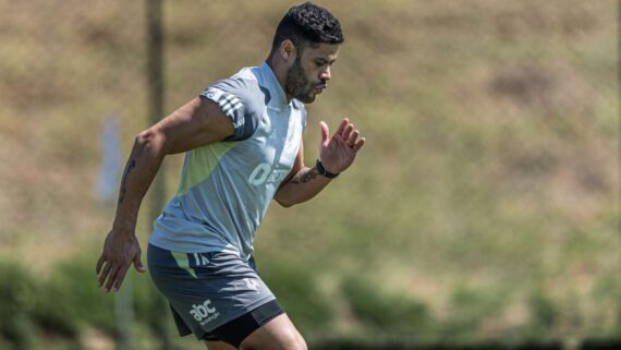 Hulk em trabalho físico na Cidade do Galo (foto: Pedro Souza / Atlético)