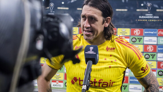 Alvo de críticas após o gol sofrido, Cássio considerou o lance