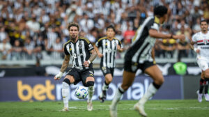 Lyanco no empate do Atlético com o São Paulo (foto: Pedro Souza / Atlético)