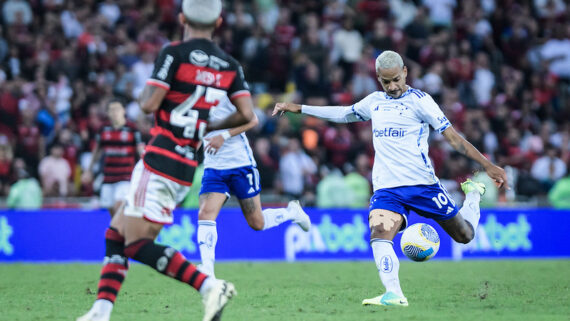 Cruzeiro não vence o Flamengo há nove anos pelo Brasileiro. (foto: Gustavo Aleixo / Cruzeiro.)