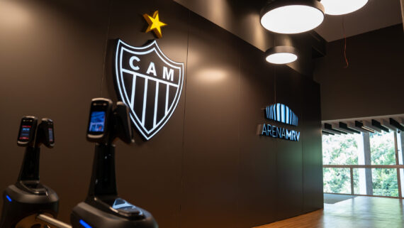 Atlético volta a atrasar direito de imagem. (foto: Daniela Veiga/Galo.)