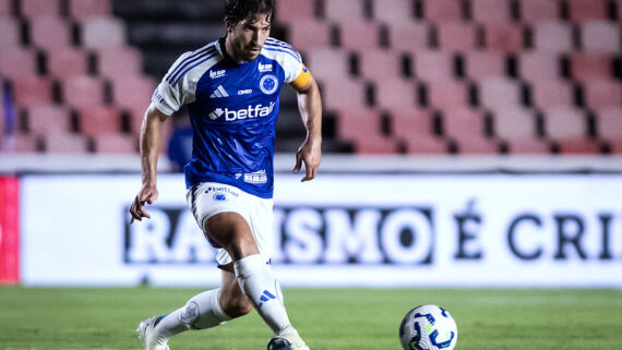 Emocionado, Lucas Silva celebra momento pelo clube. (foto: Gustavo Aleixo / Cruzeiro.)