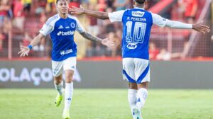 Com grandes atuações de Matheus Pereira e Kaio Jorge, Cruzeiro goleia na Ilha do Retiro. (foto: Rafael Vieira.)