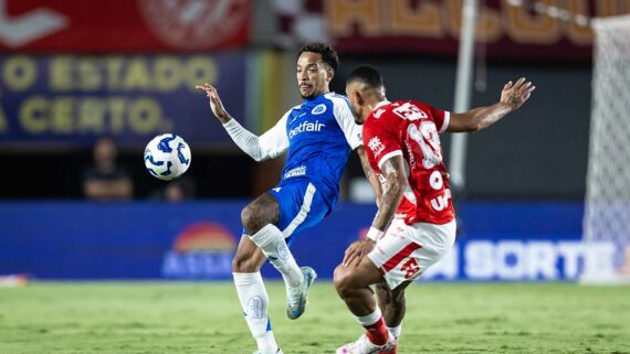 Cruzeiro vence o Vila Nova, fora de casa, por 3 a 0. (foto: Heber Gomes.)