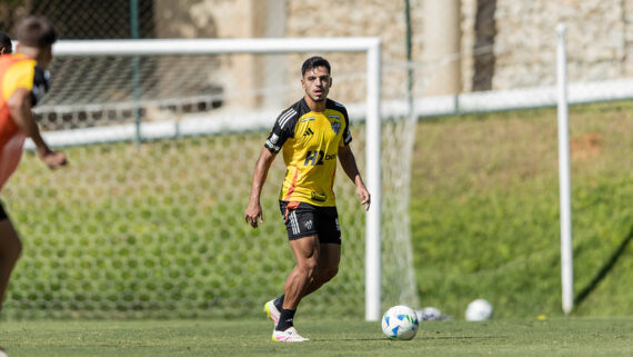 Gabriel Menino retornou aos trabalhos na Cidade do Galo (foto: Pedro Souza / Atlético)