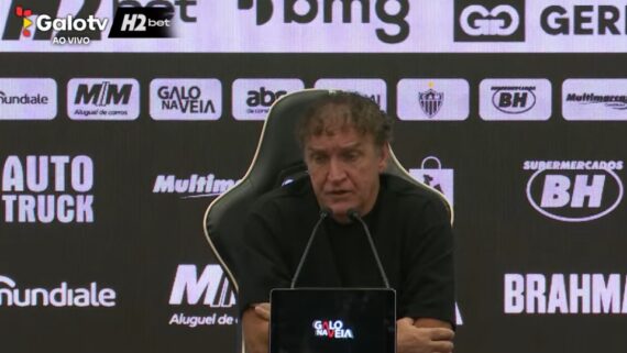 Cuca na coletiva de imprensa após vitória contra o Maringá (foto: Reprodução / GaloTV H2Bet)
