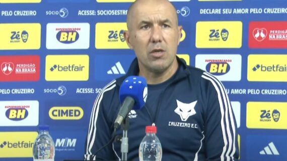 Jardim elogia time e comenta classificação na Copa do Brasil (foto: REPRODUÇÃO / YOUTUBE / SAMUCA TV)